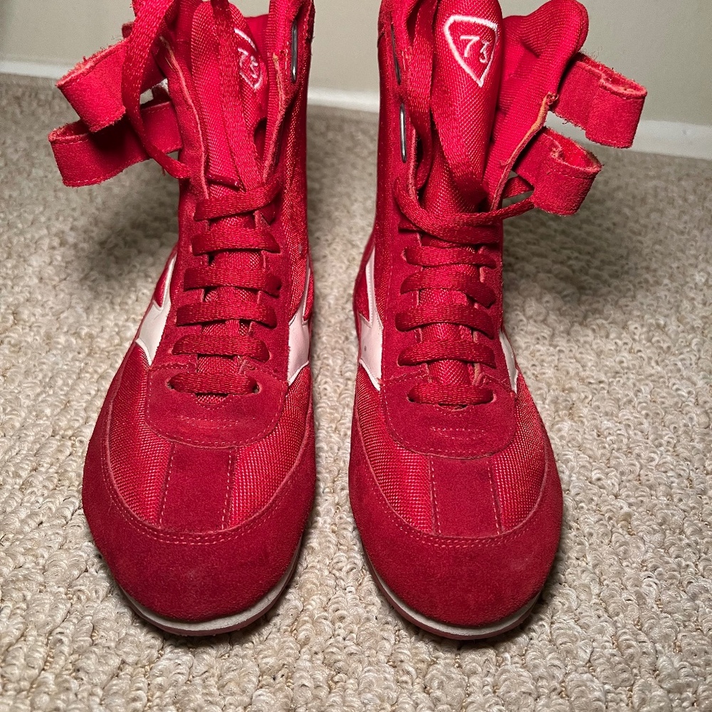 Red High-Top Training Sneakers – Size 7.5 (Worn Twice)
